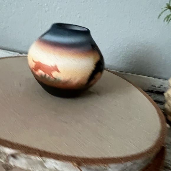 Vintage Navajo Pottery 3.5" Vase "End of the Trail" Horse Warrior Eagle Signed - Picture 3 of 7